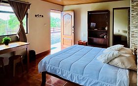 Cabinas Los Tucanes